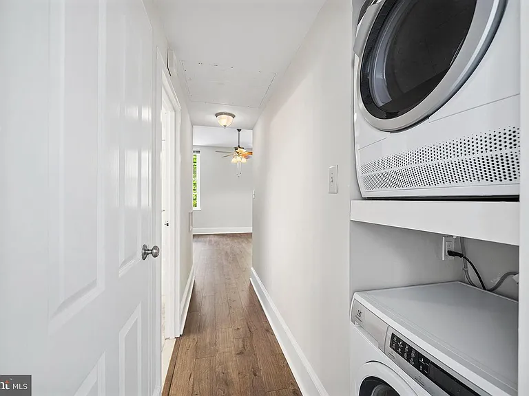 1023 Clinton St #205 — Photo 9