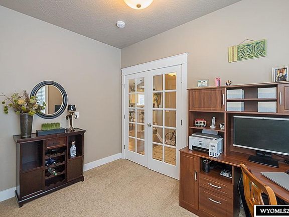 4th image of 921 Rosewood Dr
