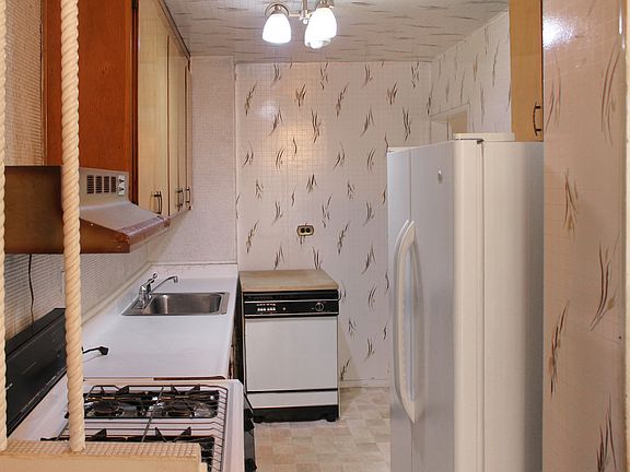 3rd image of 2928 W 5th St APT 5H