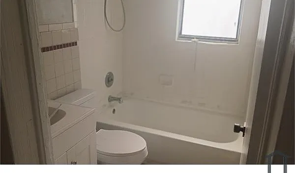 1536 W 8th St — Photo 11