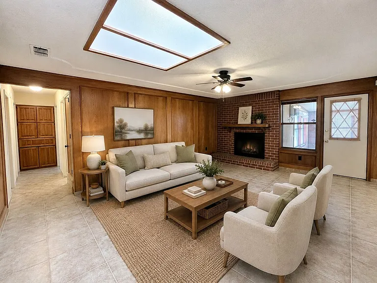 3904 Woodbury Ct — Photo 3
