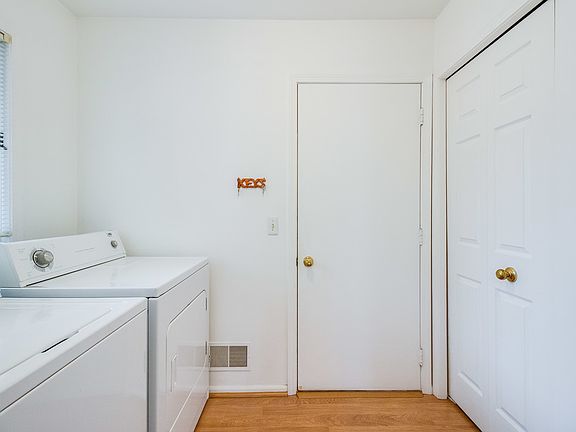 2nd image of 41925 Saratoga Cir