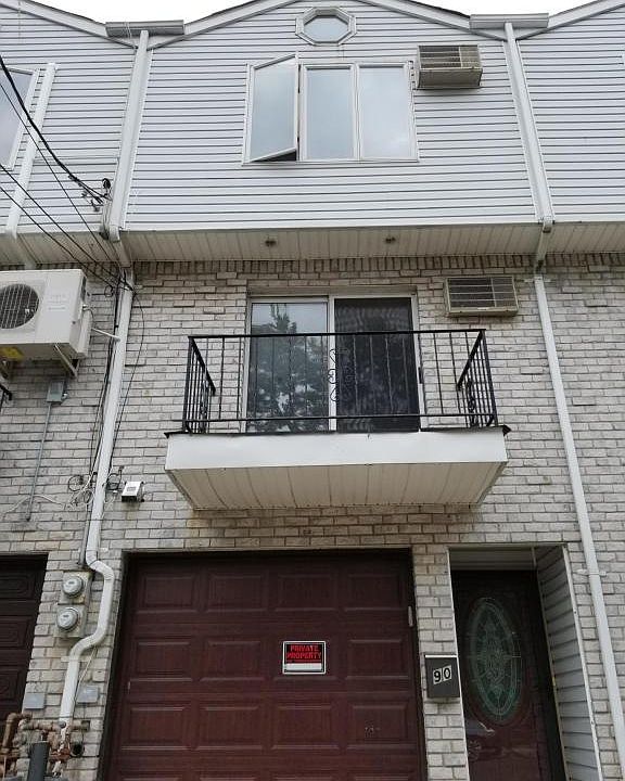 1st image of 90 McLaughlin St