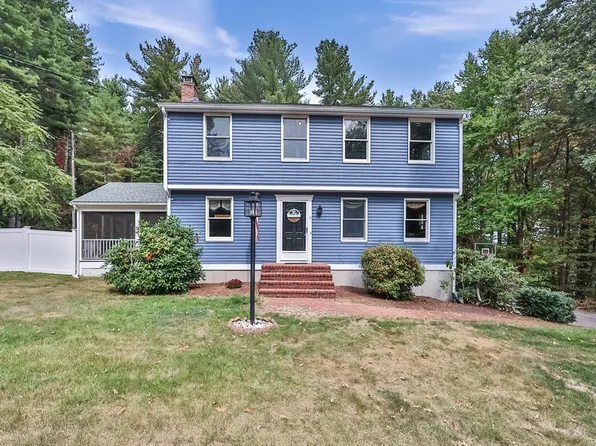 11 Puddingstone Ln, Medway, MA 02053