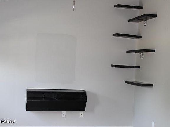 4th image of 145 Marlene Dr