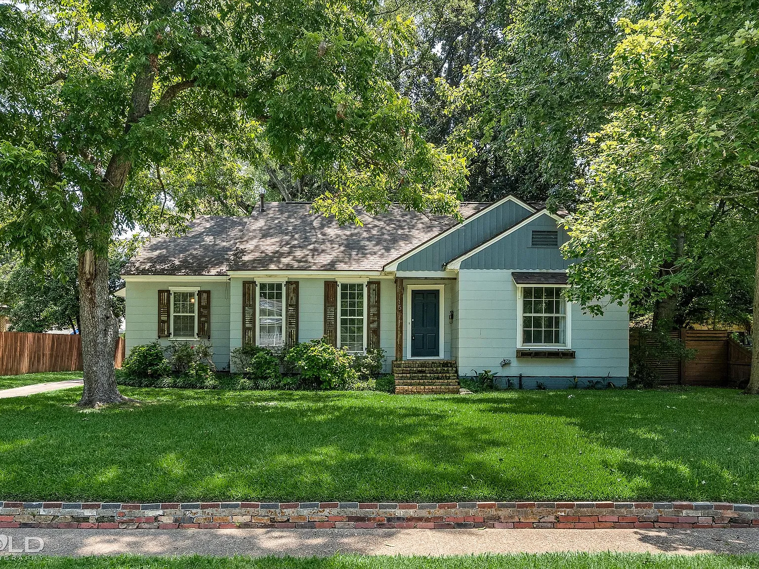 4 bed, 2060 sqft, $2,400 — Photo 4