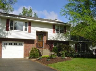 106 Valley Rd, Albany, NY 12205