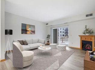 1341 Lake Dr W UNIT B-104, Chanhassen, MN 55317