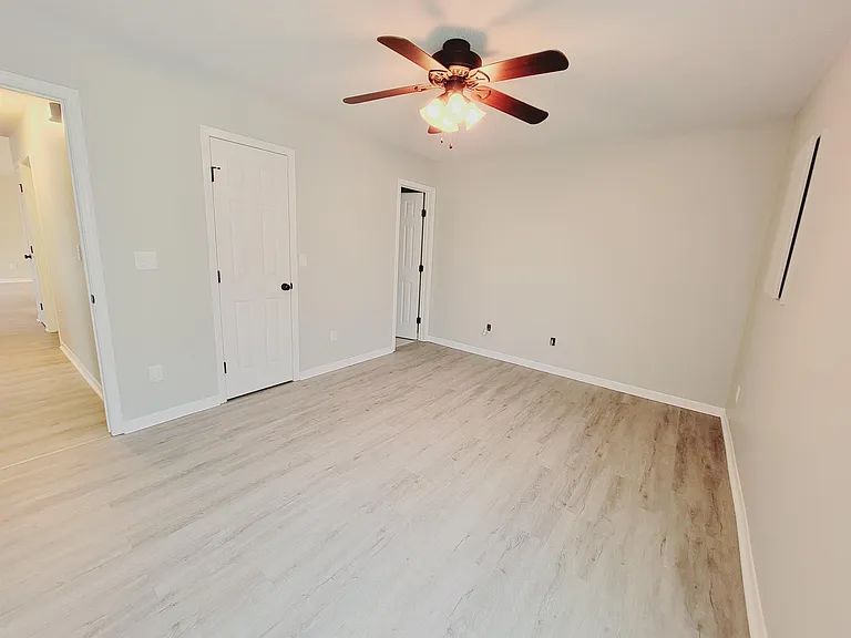 1318 N Curtis Ct — Photo 3