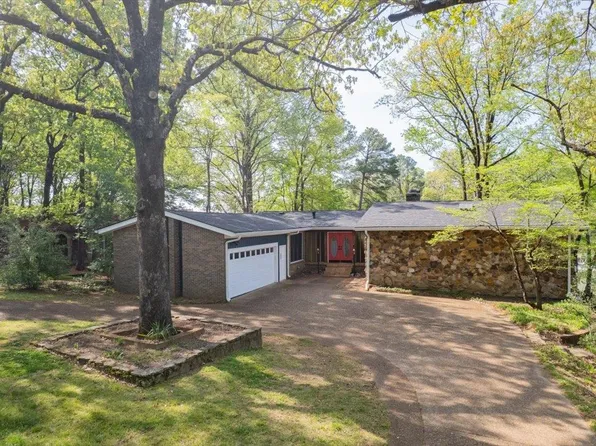 140 Viking Dr, Cordova, TN 38018