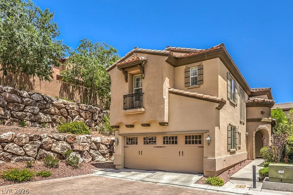 3 bed, 2.5 bath, 1962 sqft, $2,800 — Photo 1