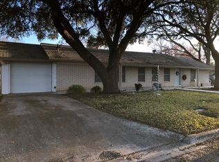 107 W Knippa St, Uvalde, TX 78801