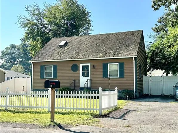 68 Pinehurst Ave, Warwick, RI 02889