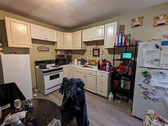 3rd image of 2137 Stansbury St