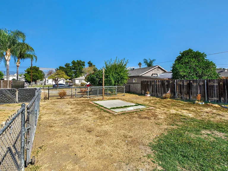 1023 W Congress St — Photo 16