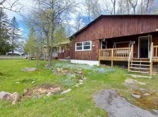42 Smith St, Saranac, NY 12981
