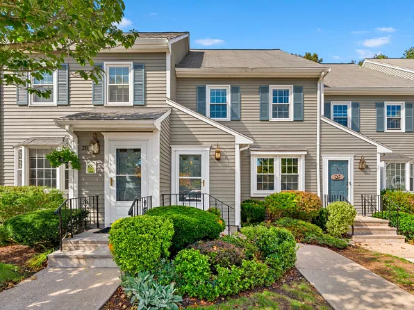19 Washington St #19, East Walpole, MA 02032