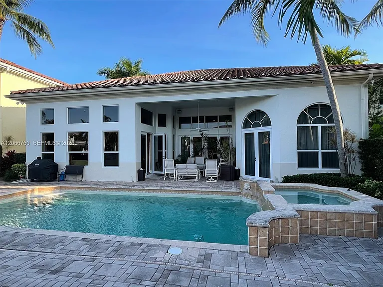891 Captiva Dr — Photo 32