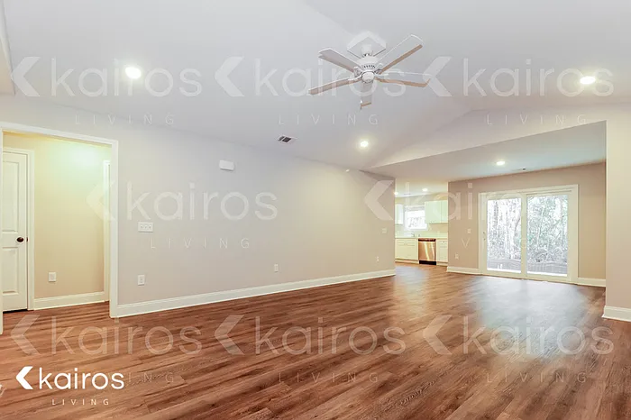 3 bed, 2.0 bath, 1453 sqft, $1,745 — Photo 4