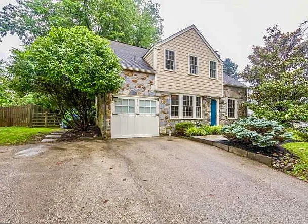 971 Conestoga Rd — Photo 2