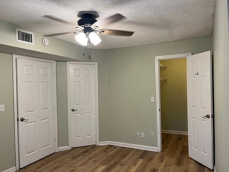 355 Lakepointe Dr #102 — Photo 16