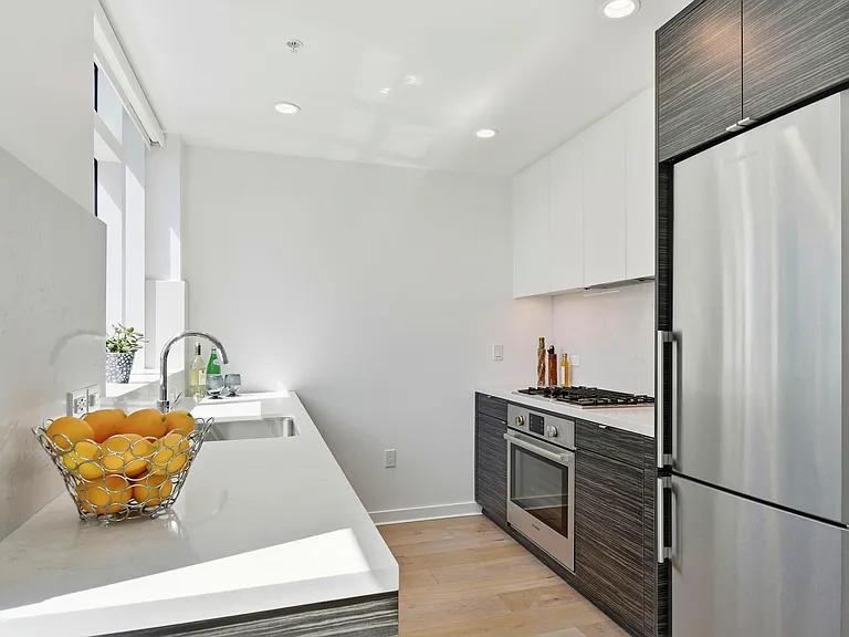1688 Pine St #1008 — Photo 8