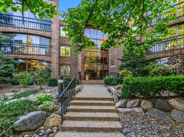 5501 Dewey Hill Rd APT 223, Edina, MN 55439