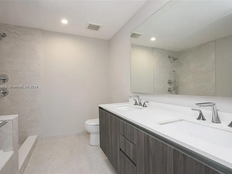 488 NE 18th St #311 — Photo 22