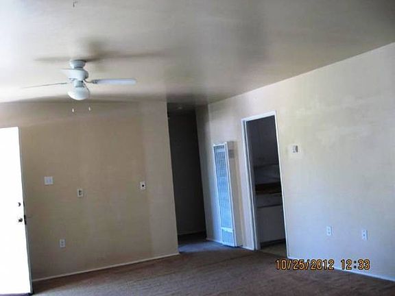 Large LR w/Ceiling Fan