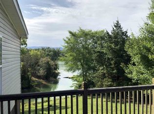 1366 Paradise Ln, Dandridge, TN 37725