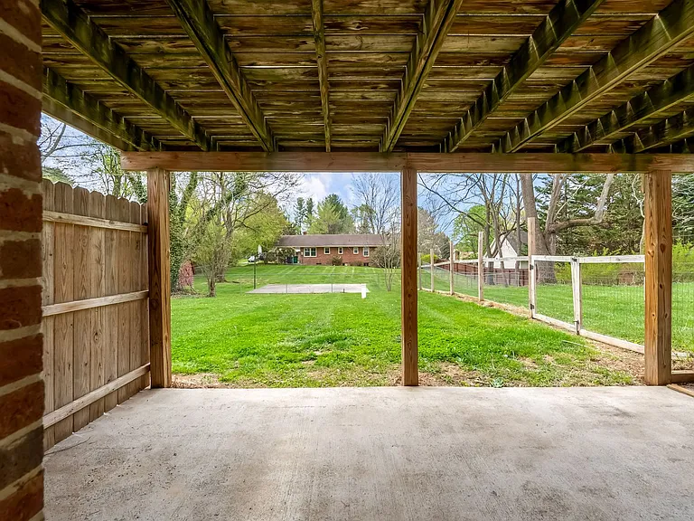 1005 Glade Rd — Photo 13