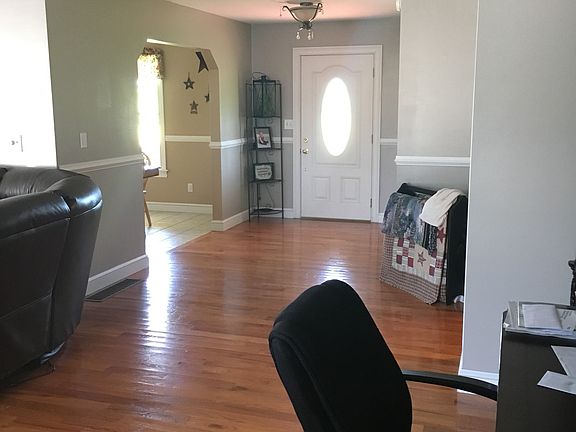 Front entry/foyer