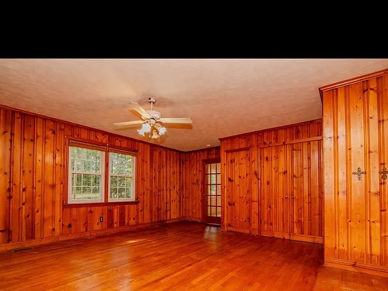 209 Long Cir — Photo 3