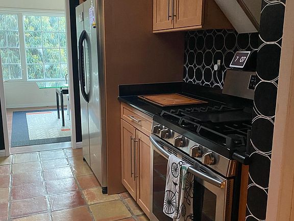 Kitchen - Range & Refrigerator