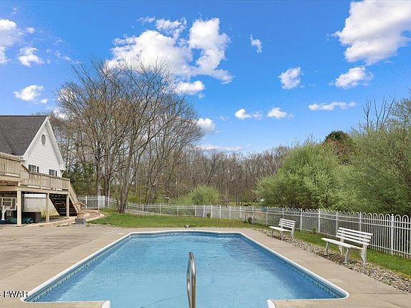 3rd image of 514 Highlawn Dr