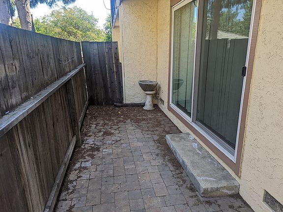2nd image of 920 Fruitdale Pl