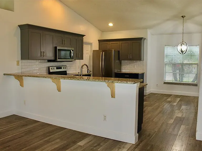 1666 Pendleton St — Photo 3