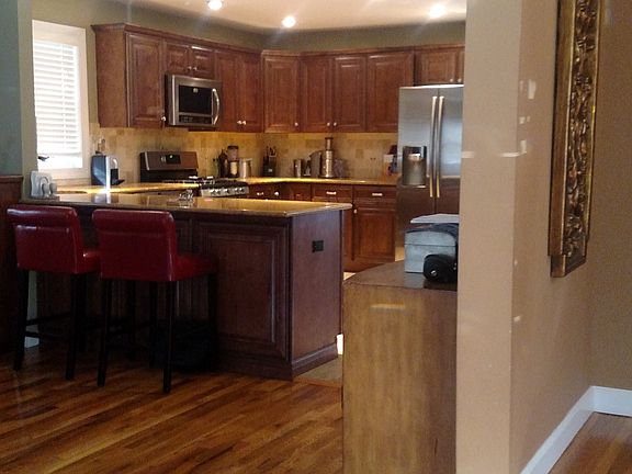 4th image of 12 East Ave
