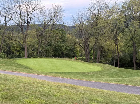 840 Ramblewood Dr, Easton, PA 18040
