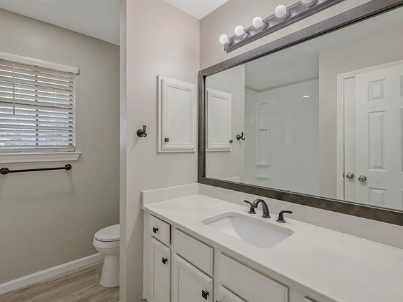 5th image of 1202 Vinyard Ct #B