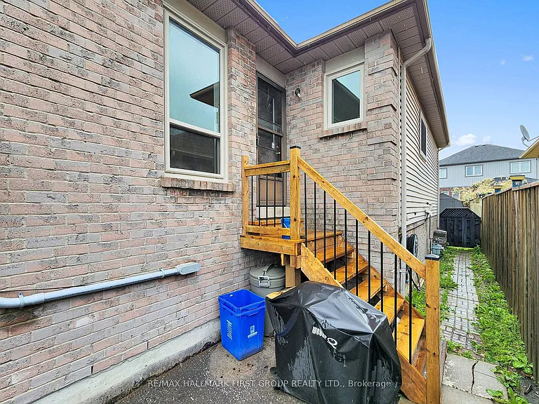 1443 Connery Cres #UPPER — Photo 14