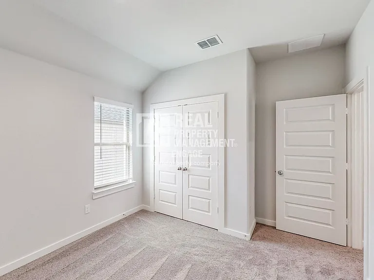 217 Caliber Ct — Photo 31