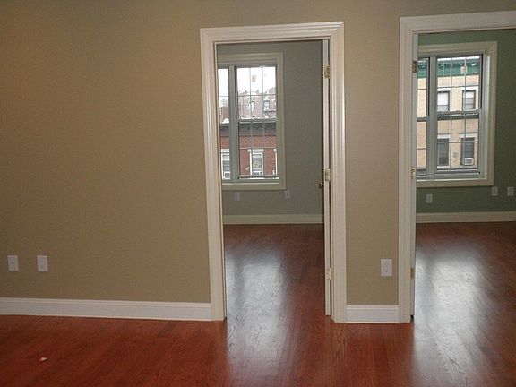 5th image of 487 McDonald Ave