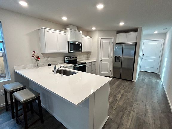 4th image of 10502 NE 121st Ave
