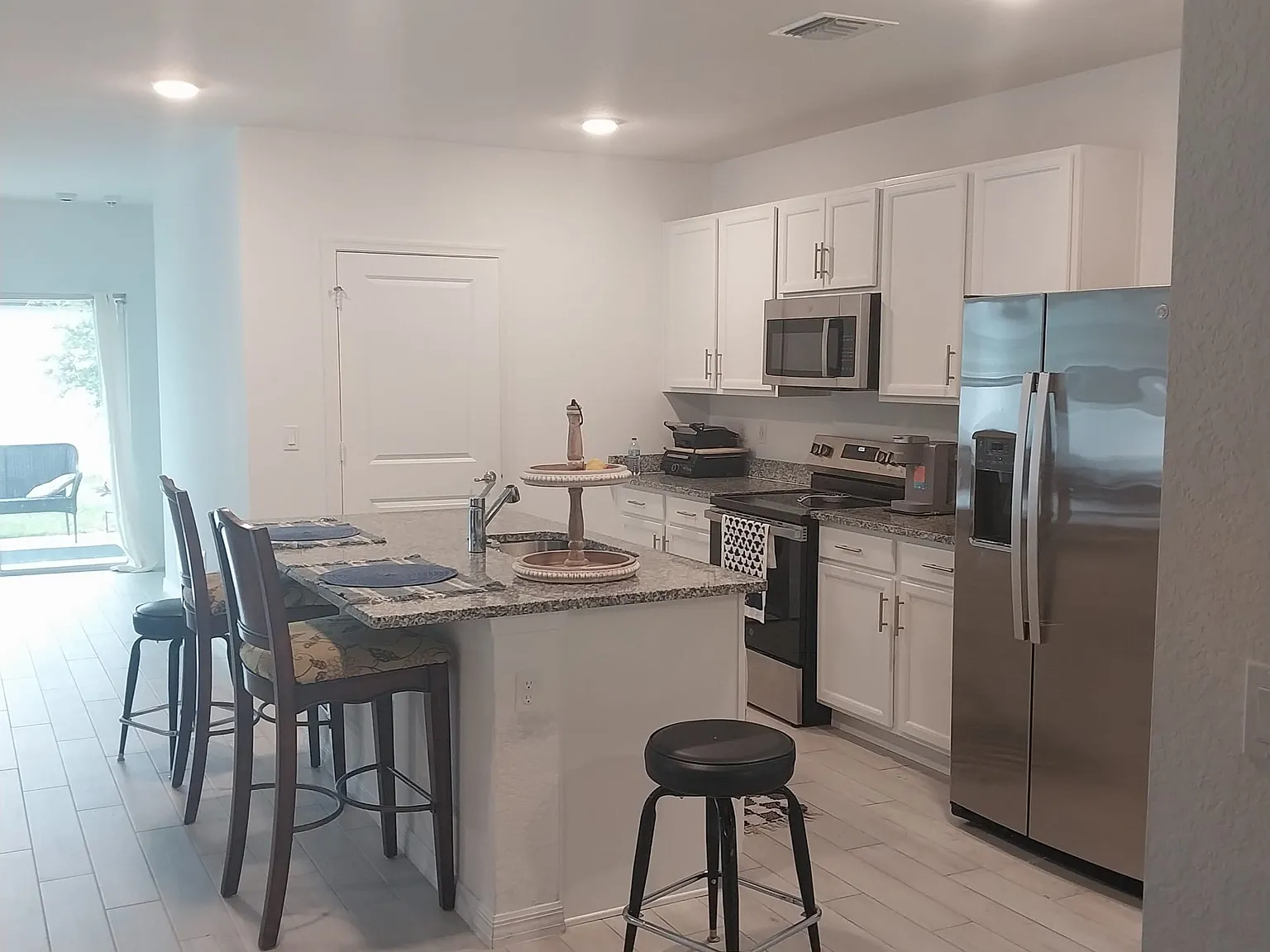 3 bed, 1464 sqft, $2,500 — Photo 4