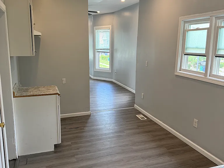 547 E Utica St #2 — Photo 4