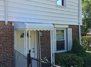 8 High Ridge Dr, Bridgeport, CT 06606