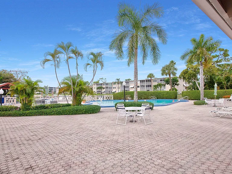2581 N Garden Dr #206 — Photo 36