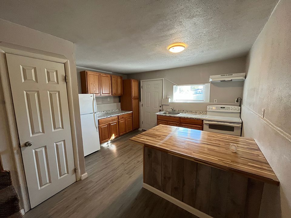 1st image of 944 E 21st St #4