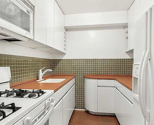 5th image of 1036 Park Ave #3B